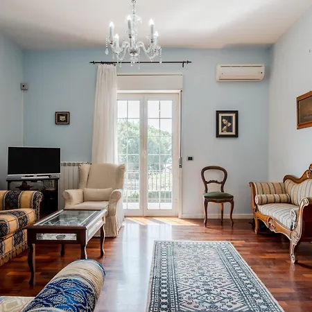 Guesthost - Elegant & Comfy Apartmán