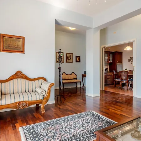 Apartmán Guesthost - Elegant & Comfy